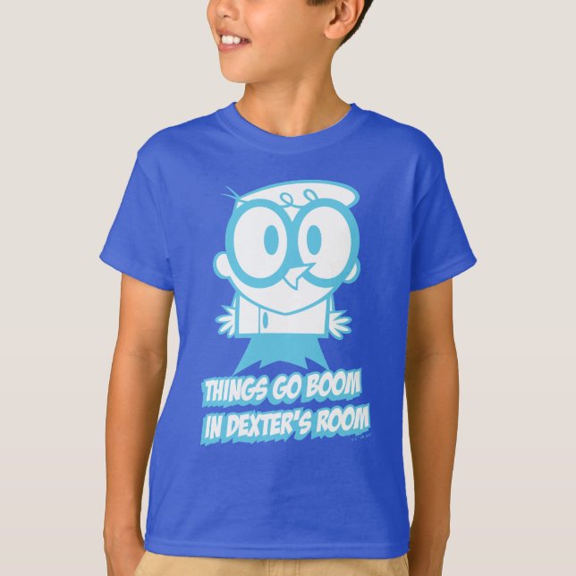 Sak Go Boom in Dexters rum T Shirt (Framsida)