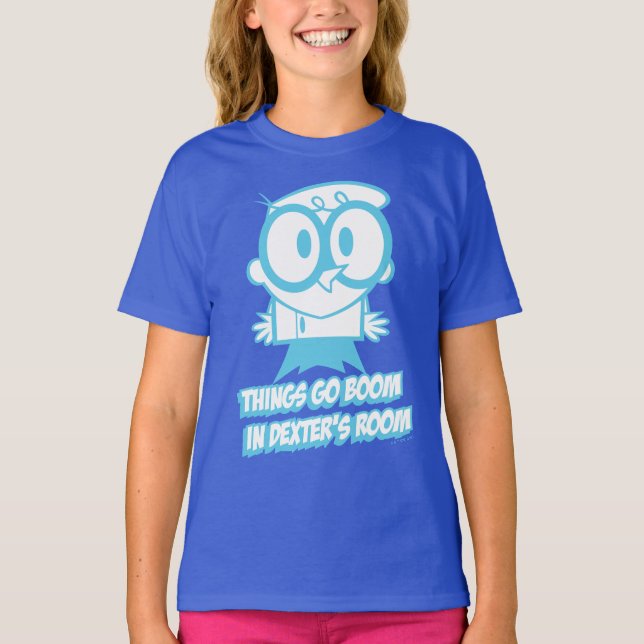 Sak Go Boom in Dexters rum T Shirt (Framsida)