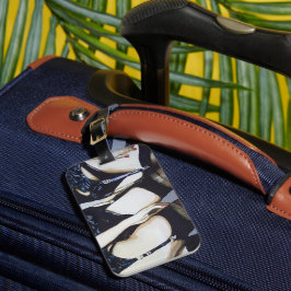 sak råkar måla på en bagagebricka