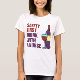 Säkerhet dricker först med sjuksköterskan t-shirt