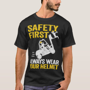 Säkerhet först och främst Bära din hjälm T Shirt