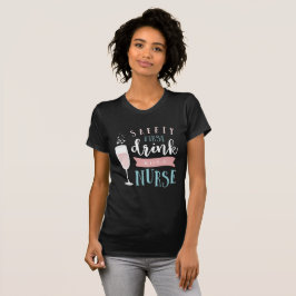 säkerhet första, drink med en nurse. t shirt