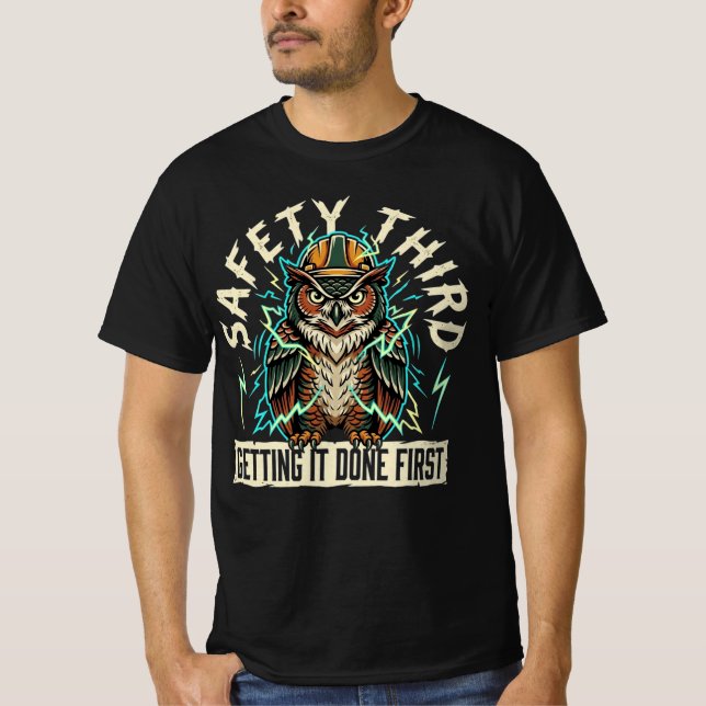 Säkerhet sist Få det gjort först Blåstrumpa T Shirt (Framsida)