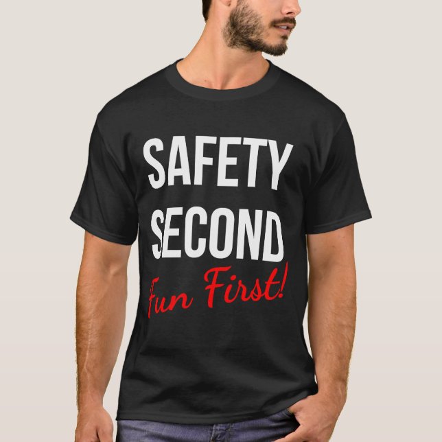 SÄKERHETSANDRA ROLIGTEN FÖRSTA ARBETET T SHIRT (Framsida)