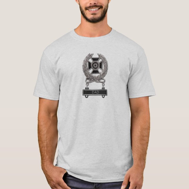 Sakkunnigt pappaemblem t shirt (Framsida)