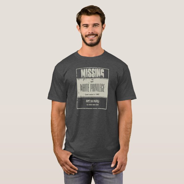 Saknad vit privilegierar t-shirt (Hel framsida)