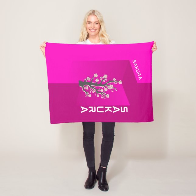 : Sakura Blossom Dream Blanket - Soft Pink Cherry  Fleecefilt (På plats)