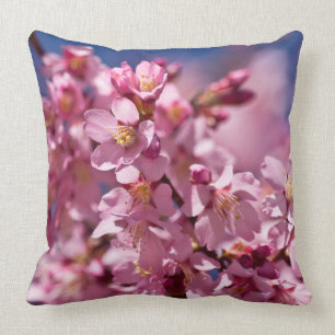 Sakura Cherry Blommars Kissed by Sunlight Kudde