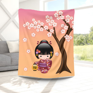 Sakura Kokeshi Doll - Geisha Girl på Peach Fleecefilt