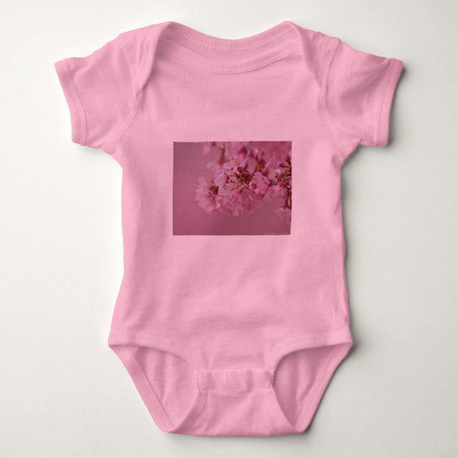 Sakura Körsbärsblommor Ljusrosa Reflektioner Tee Shirt (Framsida)