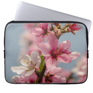Sakura Splendor: Rosa Japans Blomsterfotografi Laptop Fodral