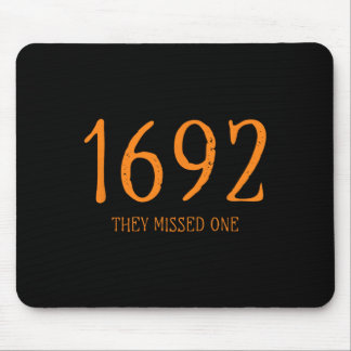 Salem 1692 de missade en Roligt Halloween Witch 1 Musmatta