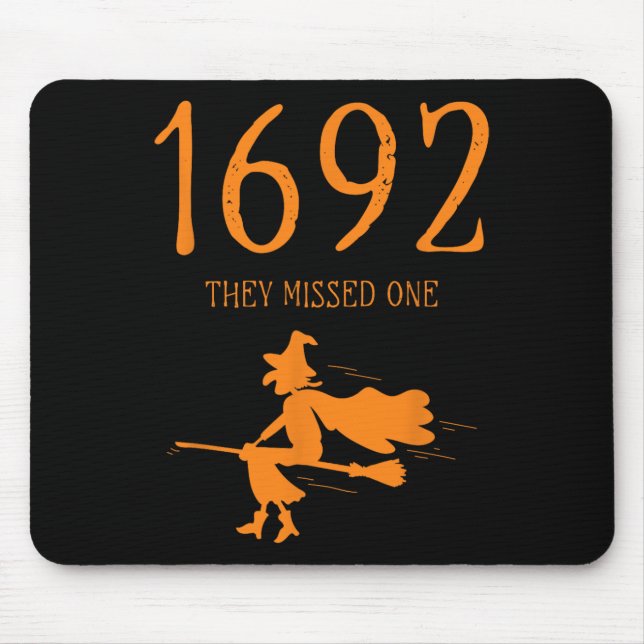 Salem 1692 de missade en Roligt Halloween Witch 2 Musmatta (Framsidan)