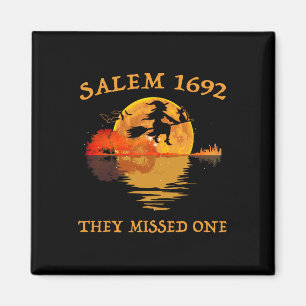 Salem 1692 de missade en Witch Riding Broom Hall Magnet