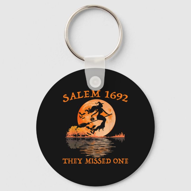 Salem 1692 de missade en Witch Riding Broom Hall Nyckelring (Framsida)