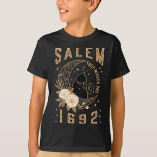Salem 1692 De misshandlade en svart måltid M T Shirt