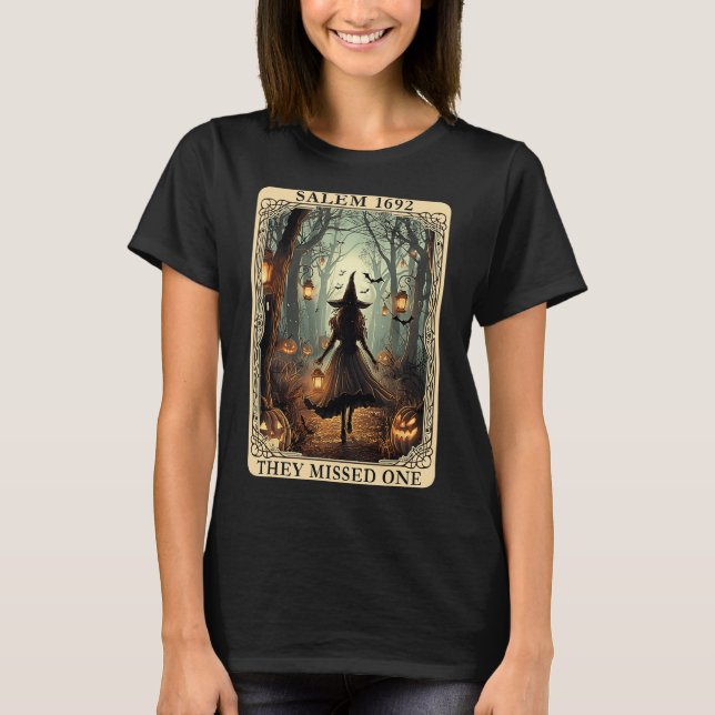 Salem 1692 Halloween Witch de missade en Tarot C T Shirt (Framsida)