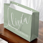 Sälj Grönt - modern, minimalistisk skript<br><div class="desc">Överraska dina brudar med den här snyggt moderna Sage-Grönten Large Gift Bag, som har ett minimalistiskt skript för eleganten och en mjuk, jordisk färg-palett. Designad med en contemporary estetisk, är den här rymliga påsen perfekt för plakat, ljus, tillbehör eller keepsakes. Det förfinade skriptet och den subtila sage-tonen gör det till...</div>