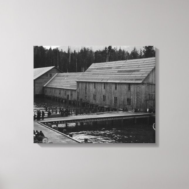 Salmon Cannery nära Ketchikan, Alaska Canvastryck (Framsida)