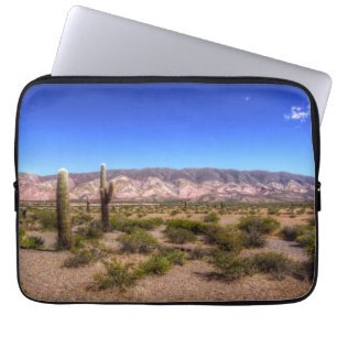 Salta Argentina kaktusväxter och karg backe Laptop Sleeve