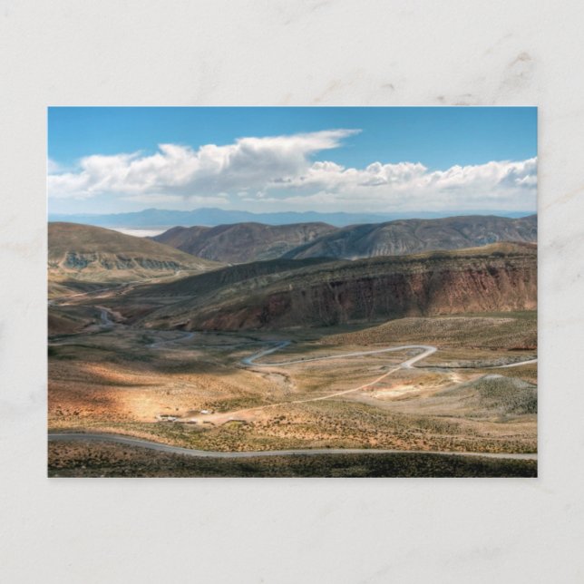 Salta Serpentine Road och Salt Flats i Avstånd Vykort (Framsida)