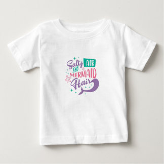 Saltig luft och sjöjungfruhår typografi barn  t shirt