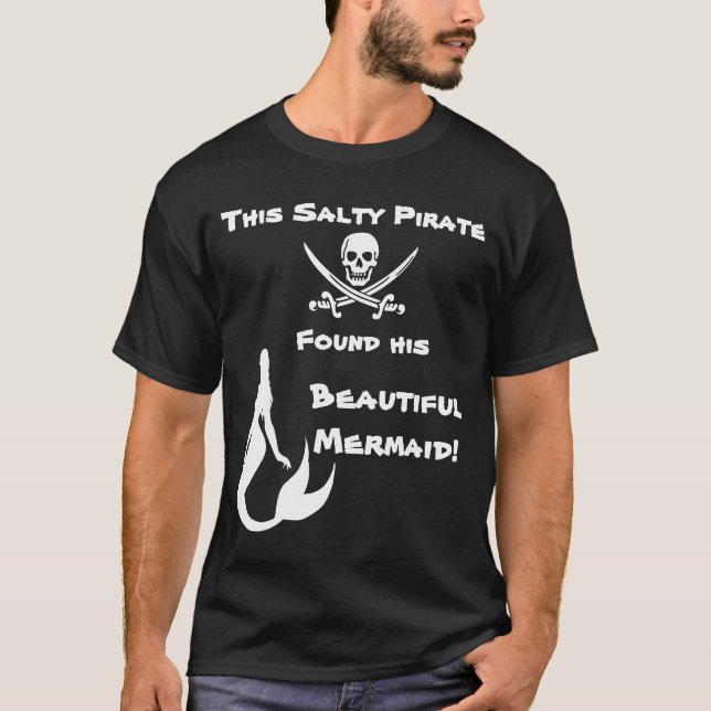 Salty Pirat hittade sin vackra Sjöjungfru Tee Shirt (Framsida)