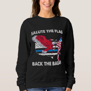Salutera Flagga bakom Badge Police Örn P T Shirt