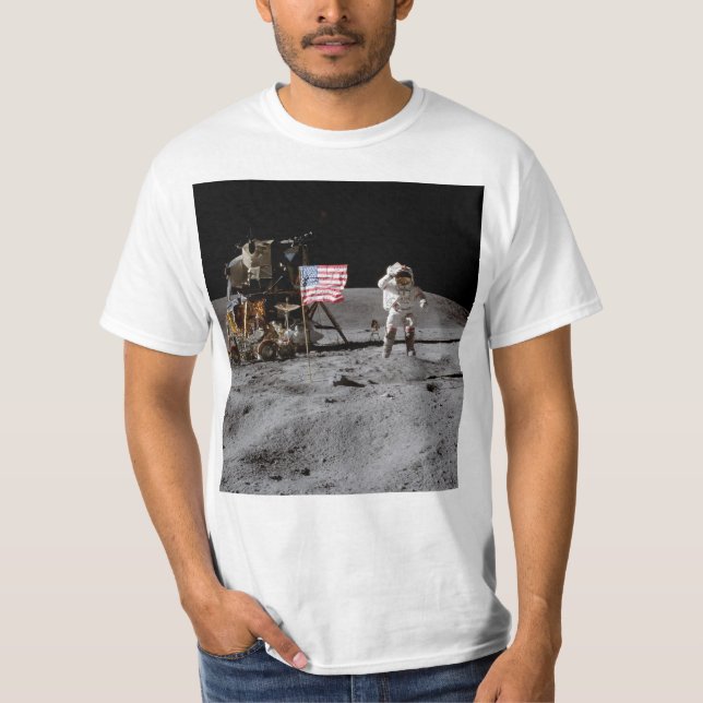 Salutera U.S.-flagga på månen Tee Shirt (Framsida)