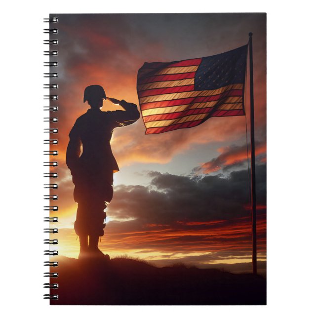 Saluting American Soldier Anteckningsbok (Framsidan)