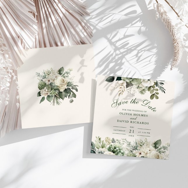 Salvia Grön och Elfenbens Vita Vildblomma Spara Da Datumet (Sage Green and Ivory Wildflower Save the Date Card on a sunny white table.)