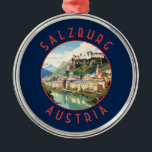 Salzburg Austria Retro Distress Circle Julgransprydnad Metall<br><div class="desc">Salzburgs retro-vektorfärgsutformning. Salzburg är en österrikisk stad gräns i Tyskland,  med synpunkter från de Östra Alpernorna. Staden är uppdelad i Salzachfloden,  med medeltida och baroque byggnad från fotgängaren Altstadt (Gamla staden) på den lämnat banken,  som står inför 1800-talets Neustadt (New City) på dess höger.</div>