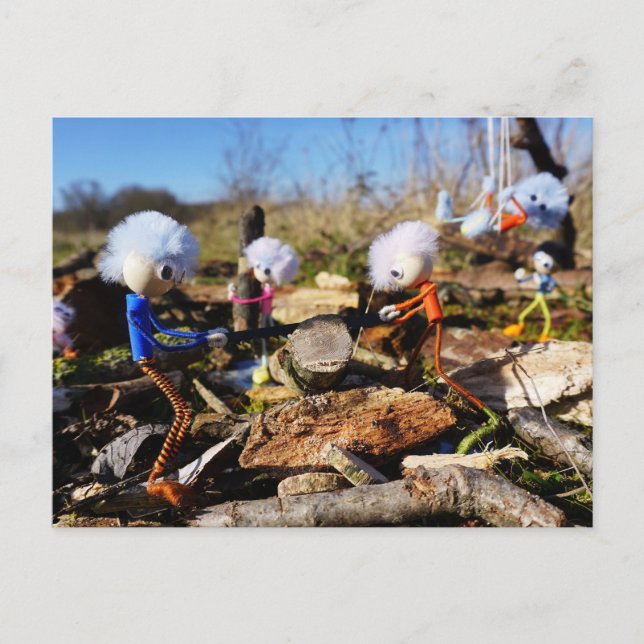 Samenwerking van Fubby poppetjes op een houtwerkpl Vykort (Framsida)