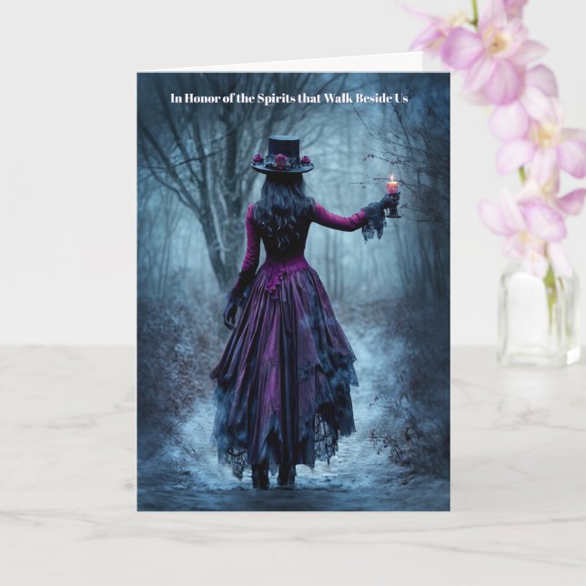 Samhain Woman med Candle på en Misty Väg Kort (Orkide)