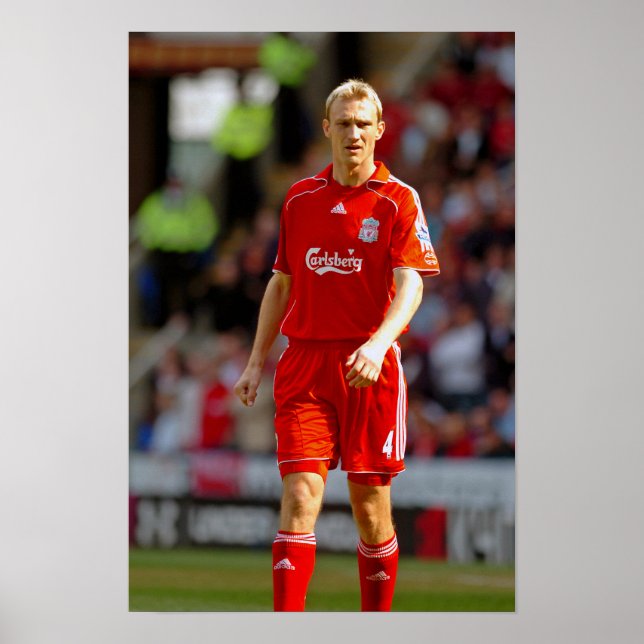 Sami Hyypia spelar upp för Liverpool FC Poster (Framsidan)