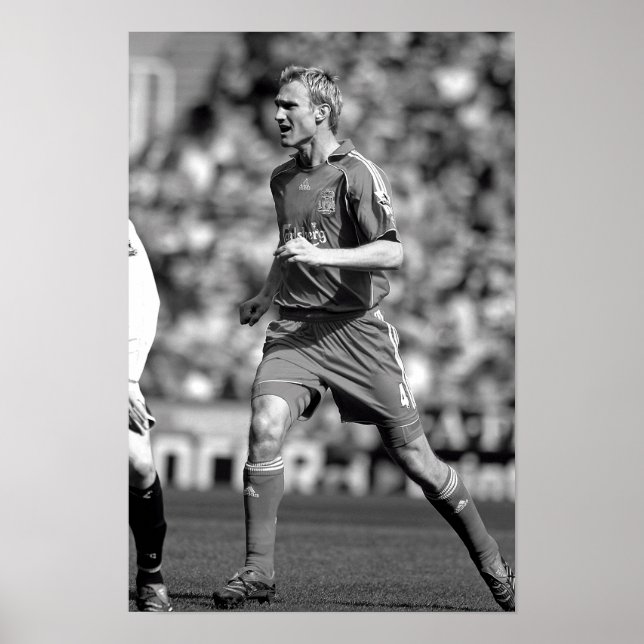 Sami Hyypia spelar upp för Liverpool FC Poster (Framsidan)