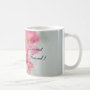 Samla i en klunga av blommor kaffemugg