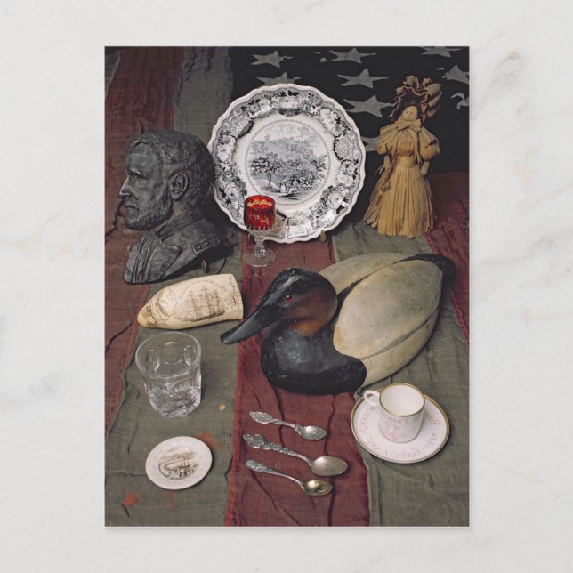 Samling föremål, inklusive en kopp vykort (Framsida)