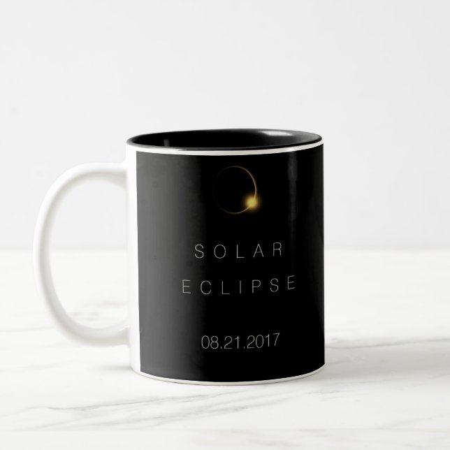 Sammanlagd sol- förmörkelse 2017 för amerikan Två-Tonad mugg (Vänster)