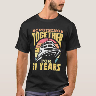 Sammanställd under 21 år med kryssningsantenn Bröl T Shirt