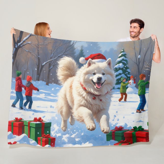 Samojed springar i snö med julhatt fleecefilt (På plats)