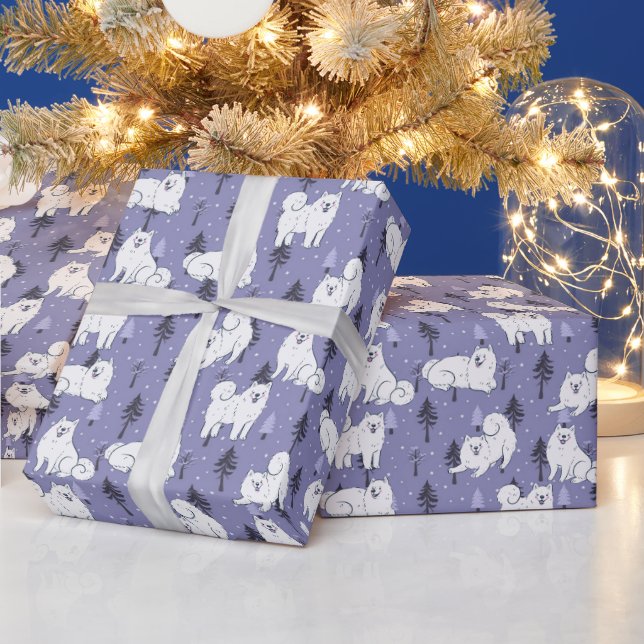 Samoyed Pet Hund med Snö på Gräs Träd bakgrunden Presentpapper (Helgdagar)