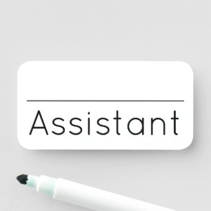 Samtida, modern namnskylt för "assistent" namnbricka