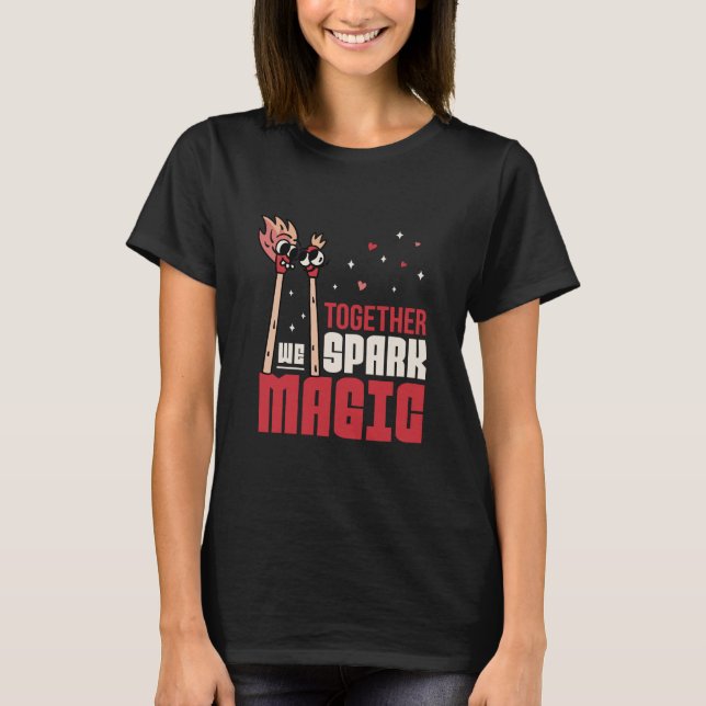 SAMTIDIGT ÄR VI SPARK MAGIC MATCHES COUPLE T SHIRT (Framsida)