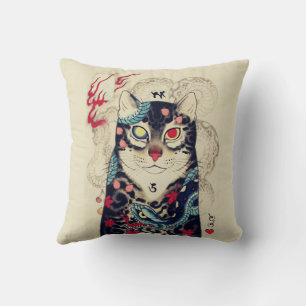 SAMURAI CAT PORTRÄTT MED SERPENT TATTOOS KUDDE