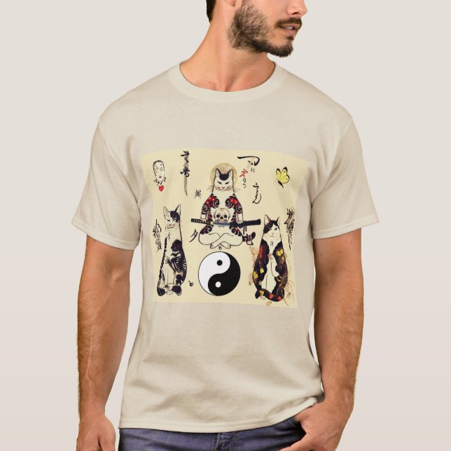 SAMURAI-KATTER I SKULL,SKELETON,BUTTERFLISKA TATTO T SHIRT (Framsida)
