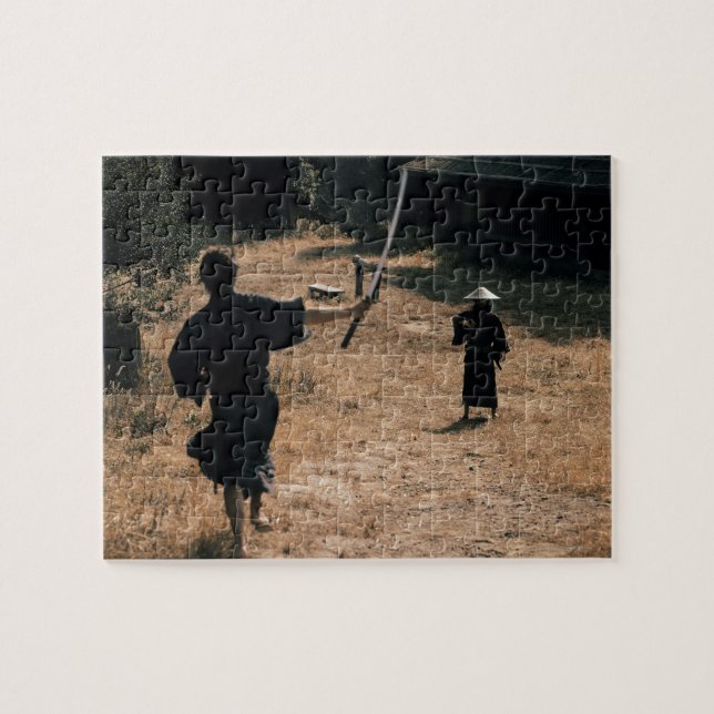 Samurai-krigare attackerar med ett svärd pussel (Horisontell)