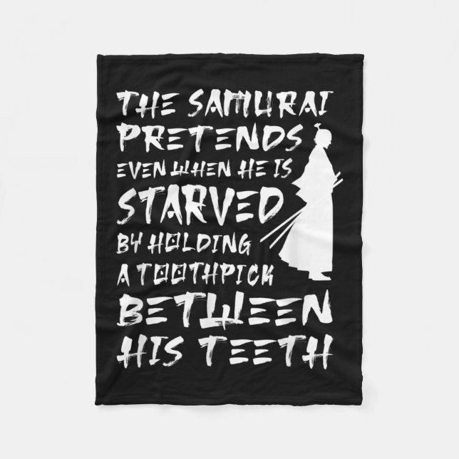 Samurai låtsas till och med när han är välbärgad. fleecefilt (Framsidan)