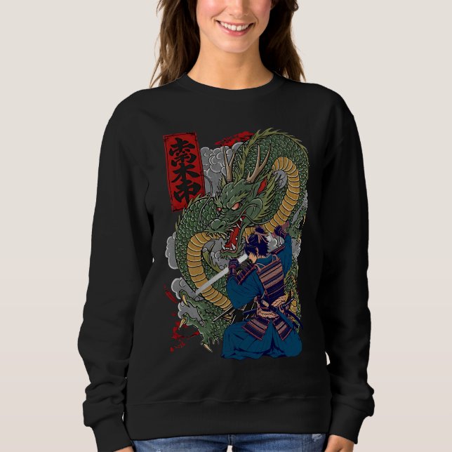 Samurai Warrior Facing Fierce Dragon Japansk konst T Shirt (Framsida)