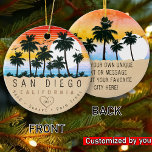 San Diego California Retro Sunset Handflatan träd  Julgransprydnad Keramik<br><div class="desc">San Diego-återstranddesign för semester. San Diego California Cities Vintage souvenir för att resa till Kalifornien Beach Städer. Sand i San Diego-konstverk för Kaliforniens semesterfirare och backpackers. San Diego retro souvenir. Utformning för ryggsäckar och resor till Kalifornien. Persika med Vintage souvenir för vakter i havet. - Du kan anpassa mallen genom...</div>